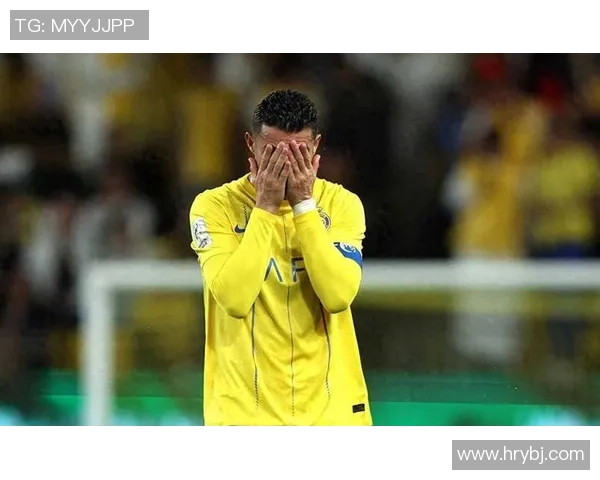 足球明星受伤现场视频曝光引发球迷热议与关注